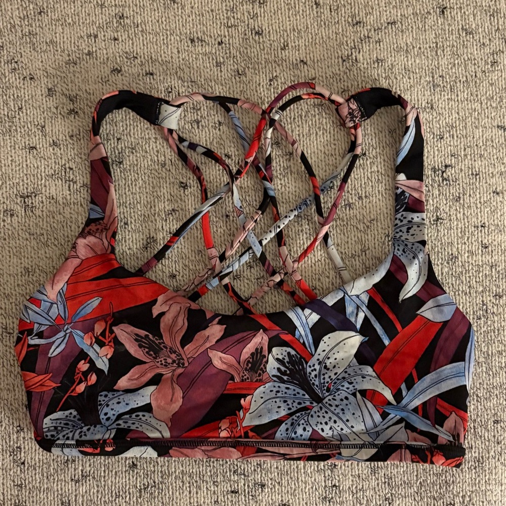 Free to be Wild Lululemon Sports Bra NWOT perfect condition